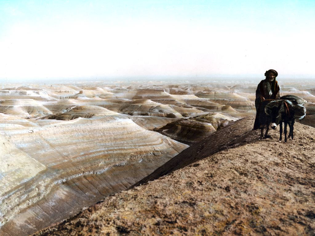 ©_by_Library_of_Congress_http://commons.wikimedia.org/wiki/File:Man_with_donkey,_near_Dead_Sea,_American_Colony_Photo_Dept.,_ca._1919.jpg